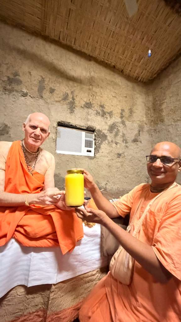 HH Bhakti Raghava Swami Maharaj receiving ghee